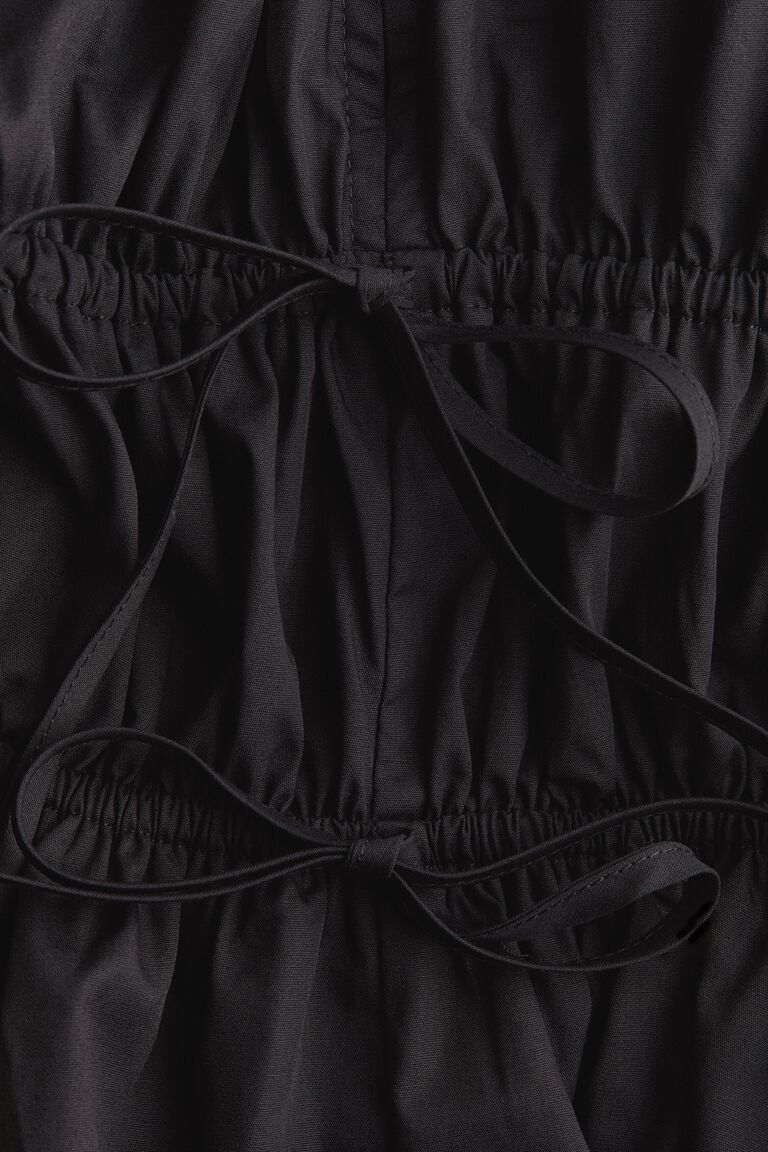 Atasan halterneck peplum