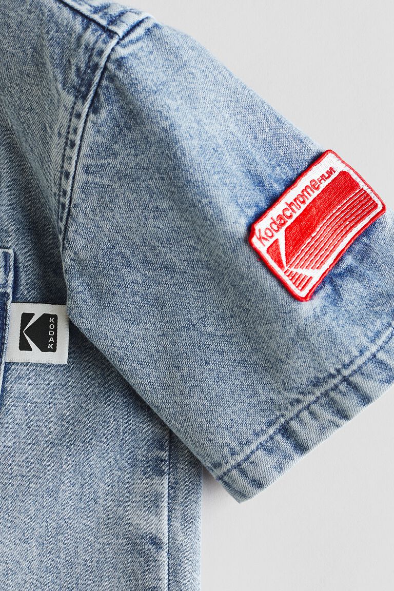 Short-sleeved denim shirt