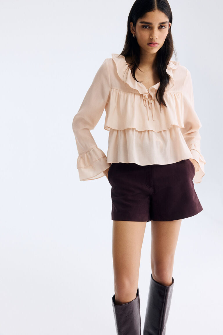 Blus dengan hiasan rumbai