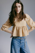 Blus dengan hiasan rumbai
