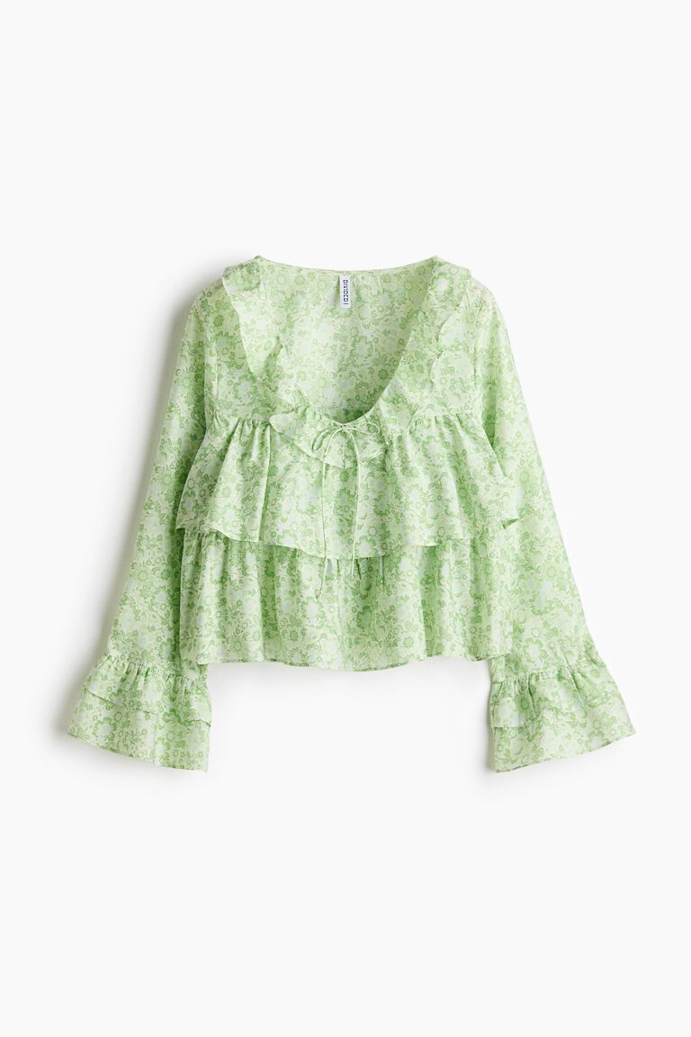 Blus dengan hiasan rumbai