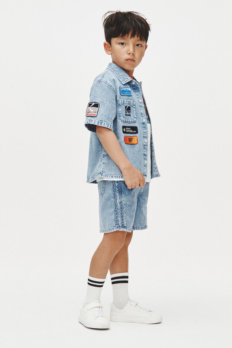 Short-sleeved denim shirt