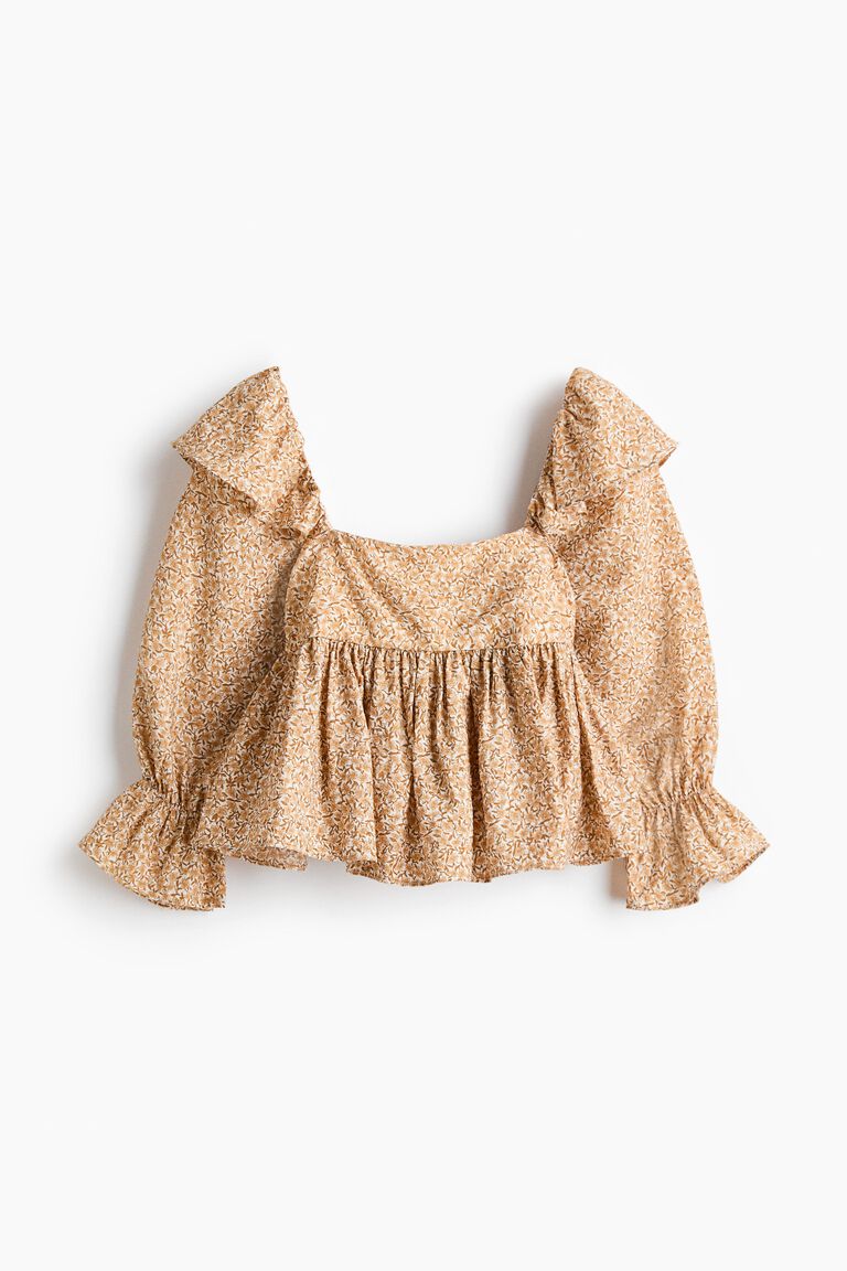 Blus dengan hiasan rumbai