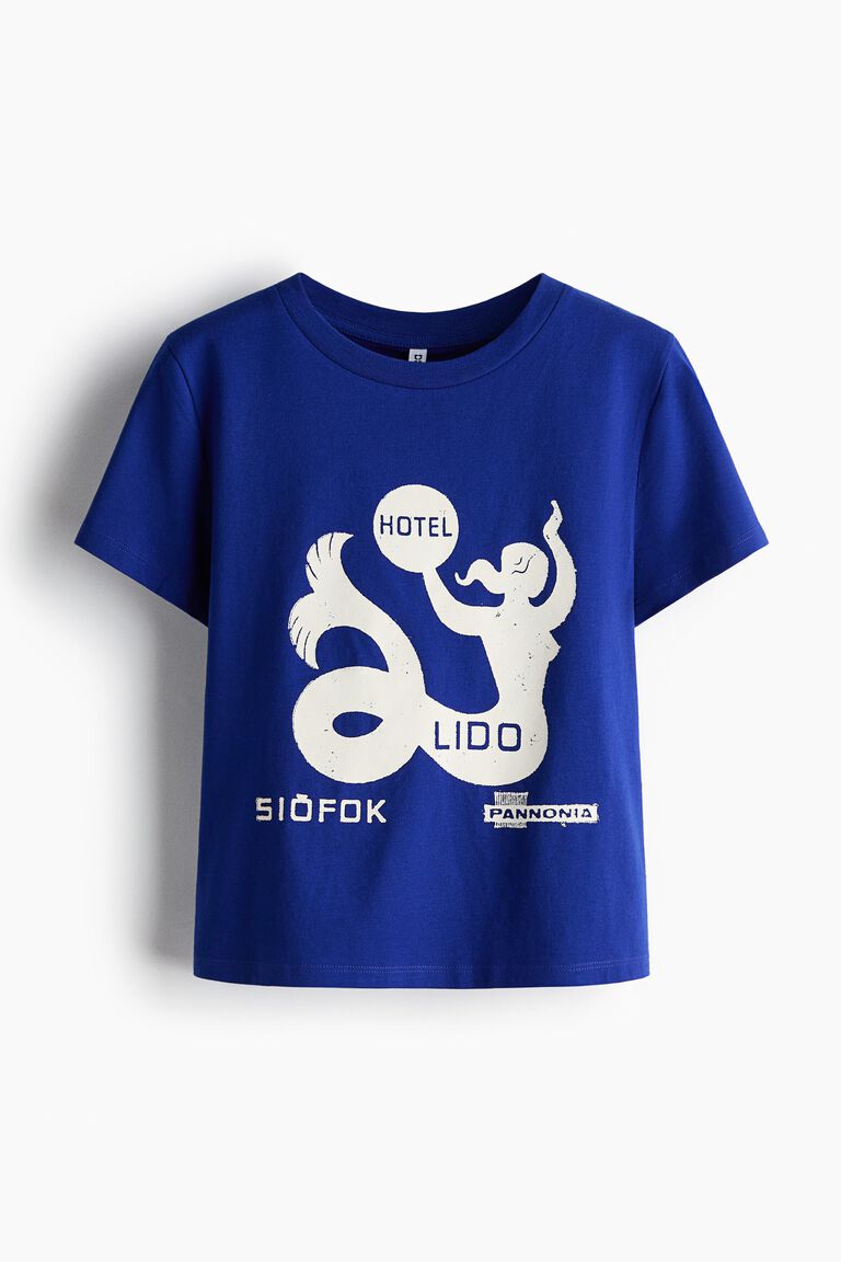 Kaos dengan motif cetak