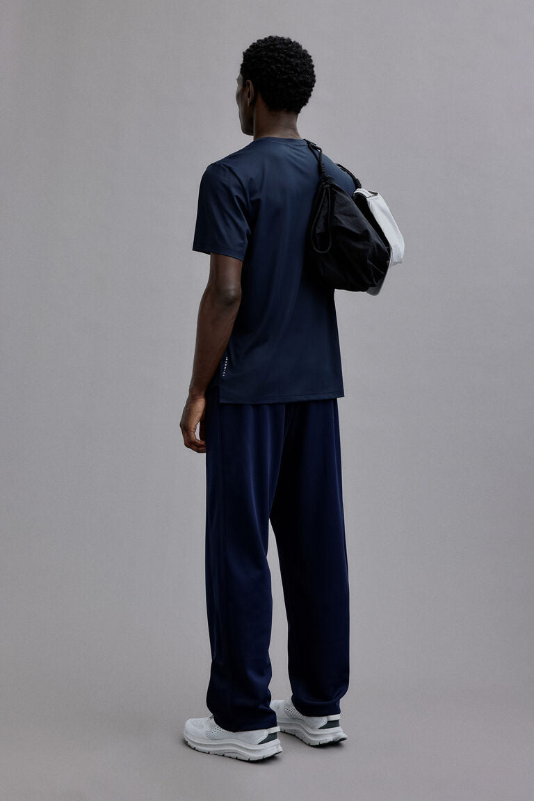 Kaos olahraga mesh dengan teknologi DryMove™