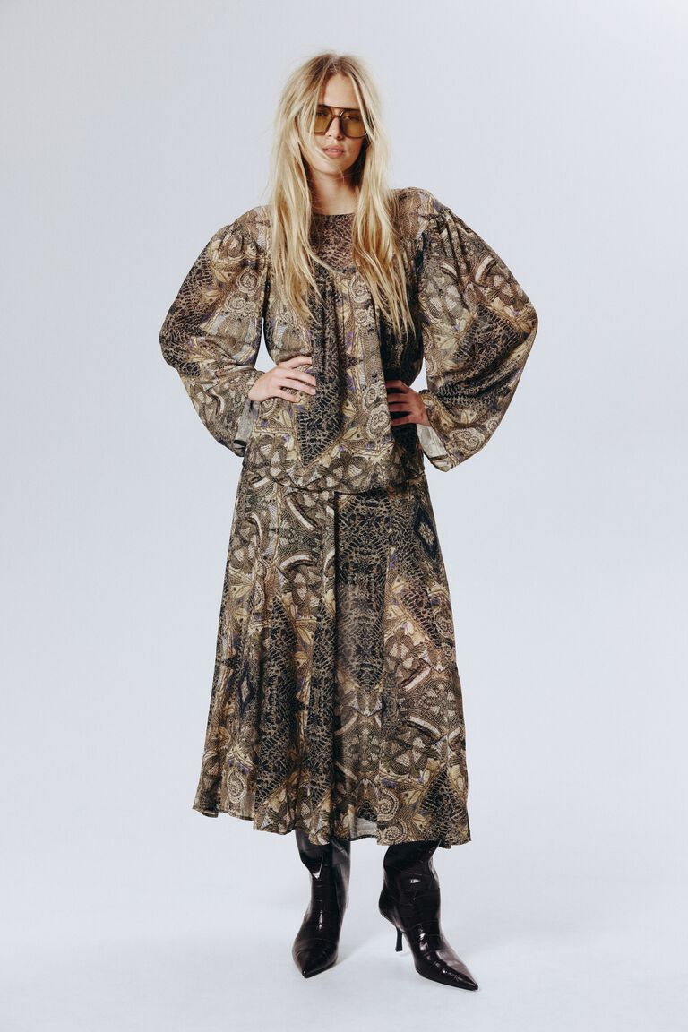 Blus bermotif
