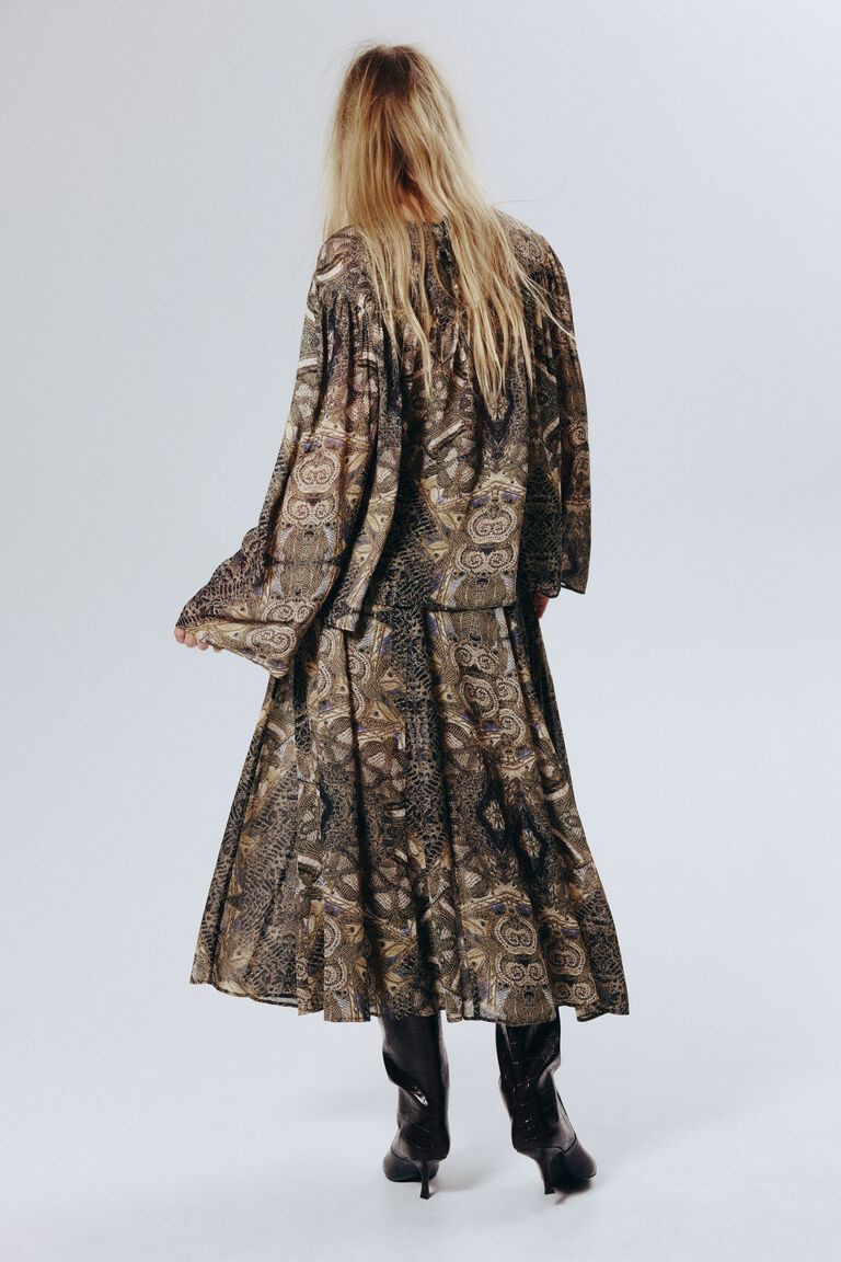 Blus bermotif