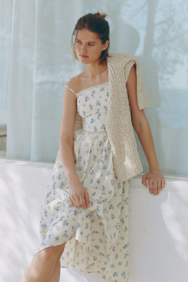 Gaun katun dengan tali serut