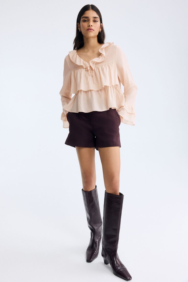 Blus dengan hiasan rumbai