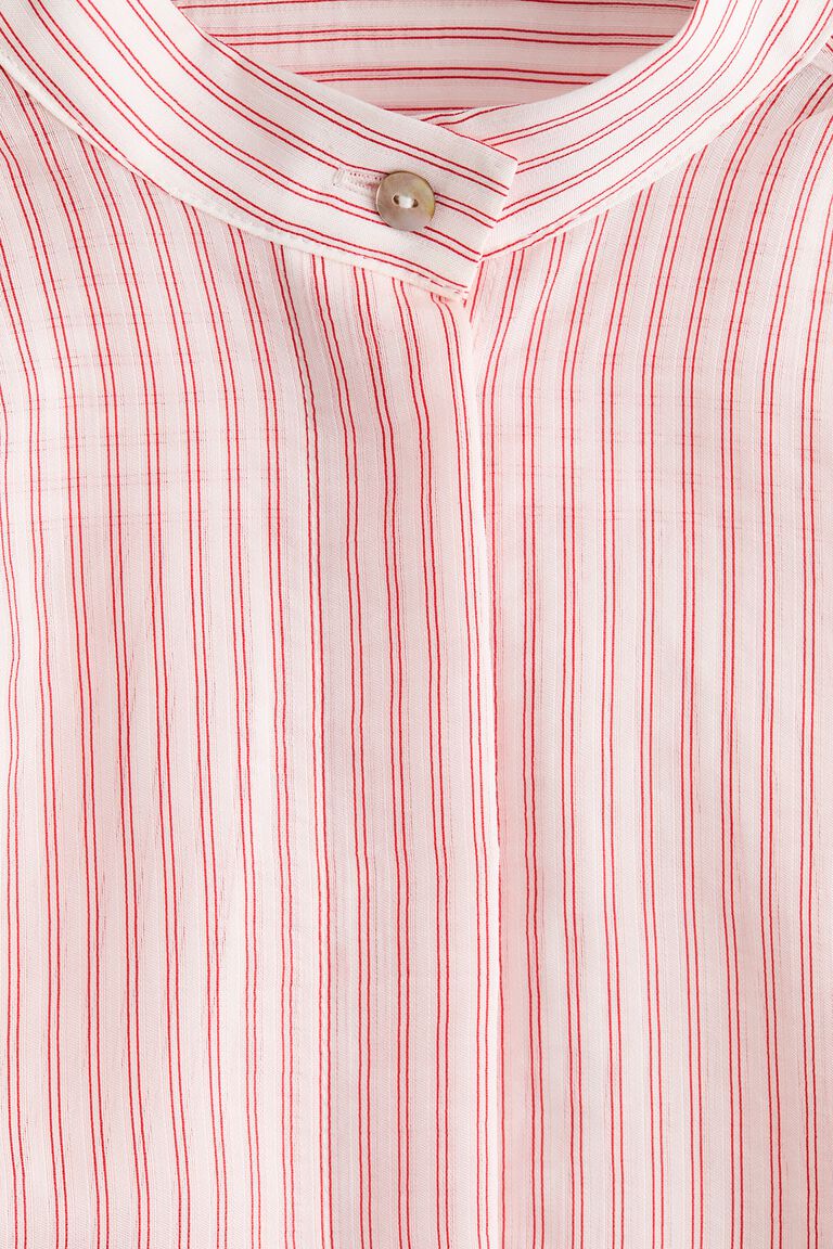 Blus dengan lengan puff