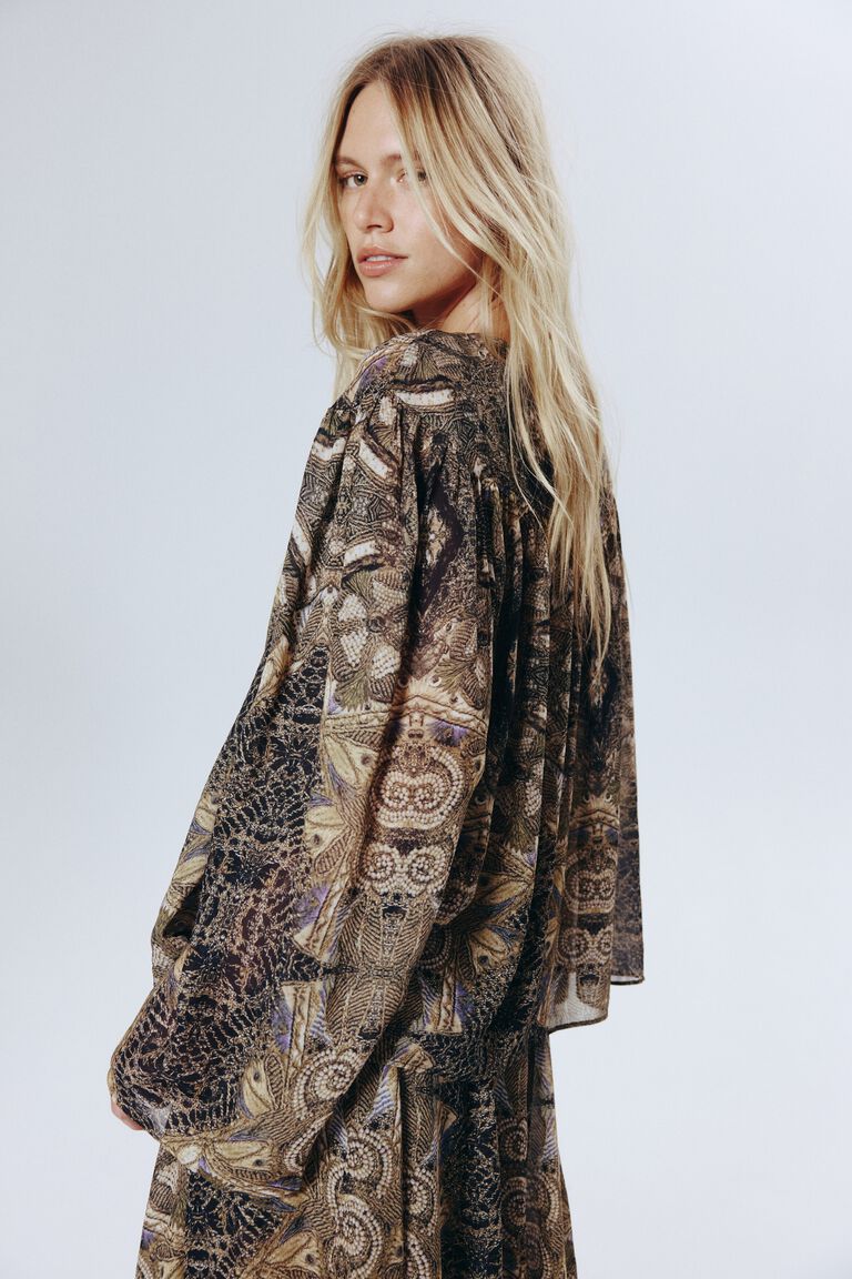 Blus bermotif