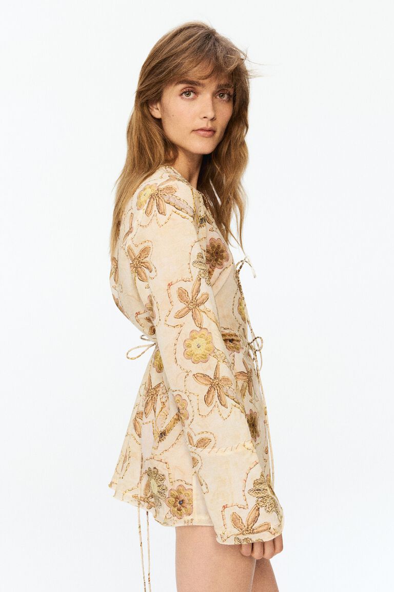 Blus ikat depan dengan motif bunga