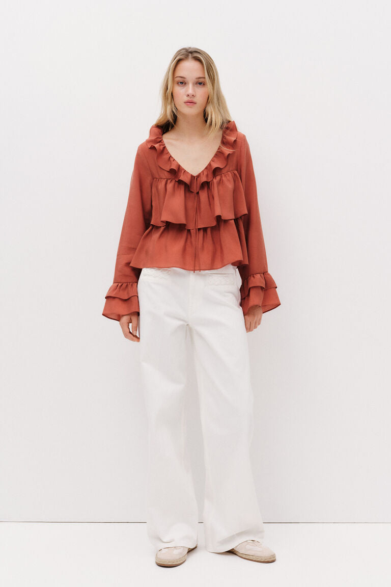 Blus dengan hiasan rumbai