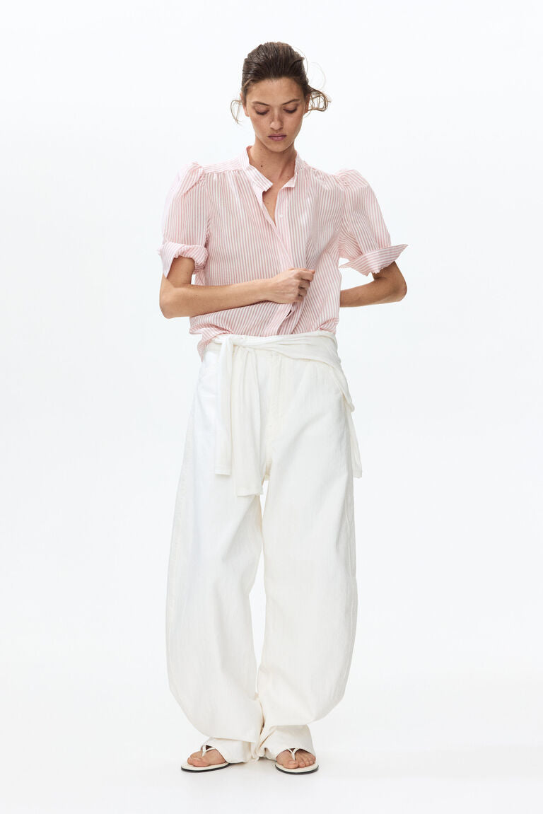 Blus dengan lengan puff
