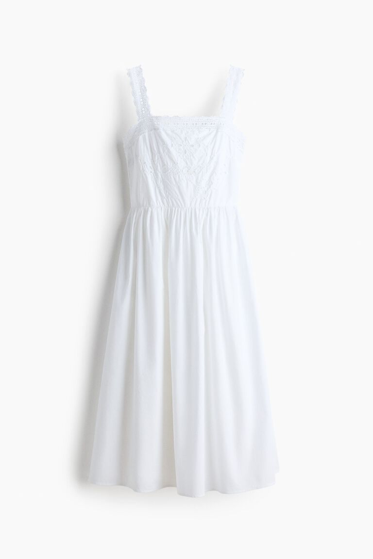 Gaun katun broderie anglaise