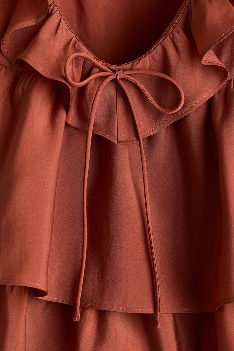 Blus dengan hiasan rumbai