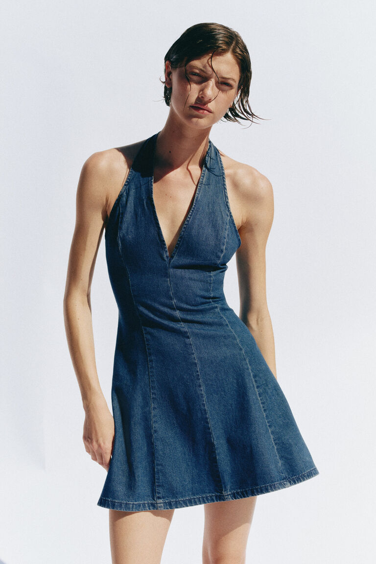 Gaun denim halter-neck