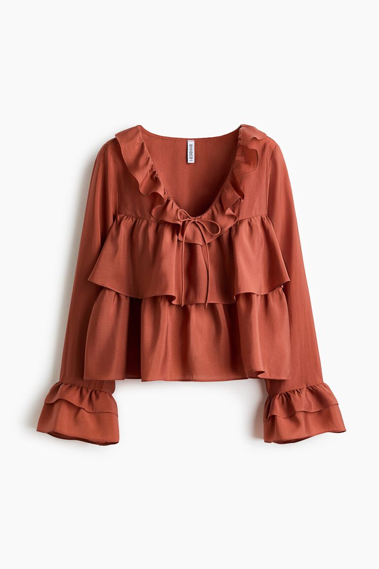 Blus dengan hiasan rumbai
