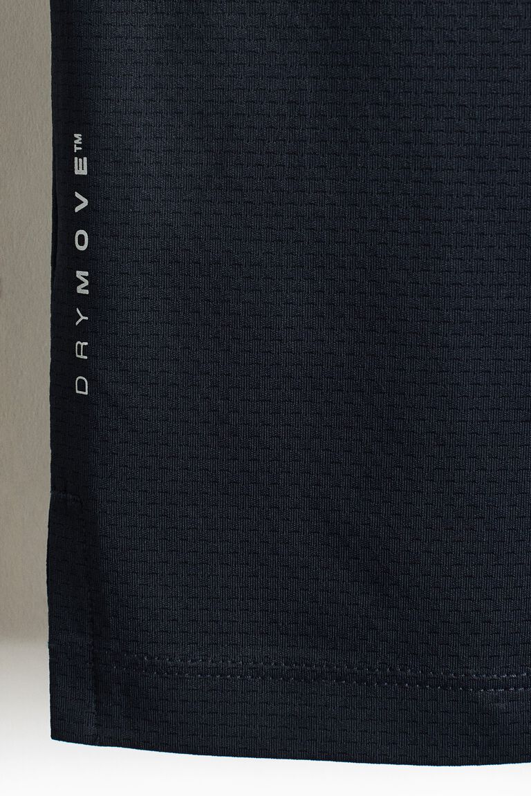 Kaos olahraga mesh dengan teknologi DryMove™