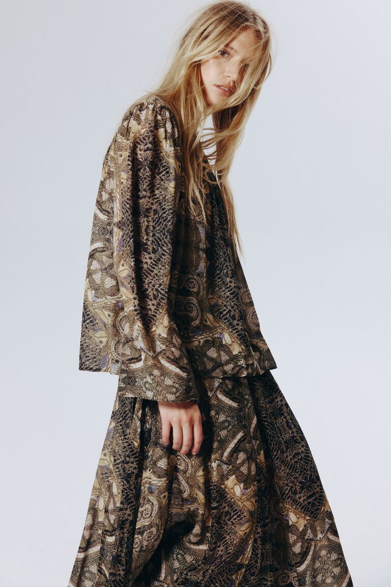 Blus bermotif