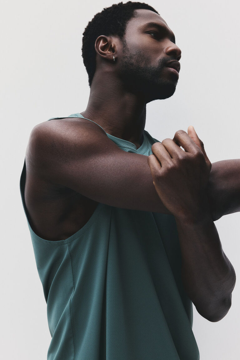 Atasan vest olahraga Regular Fit dengan teknologi DryMove™