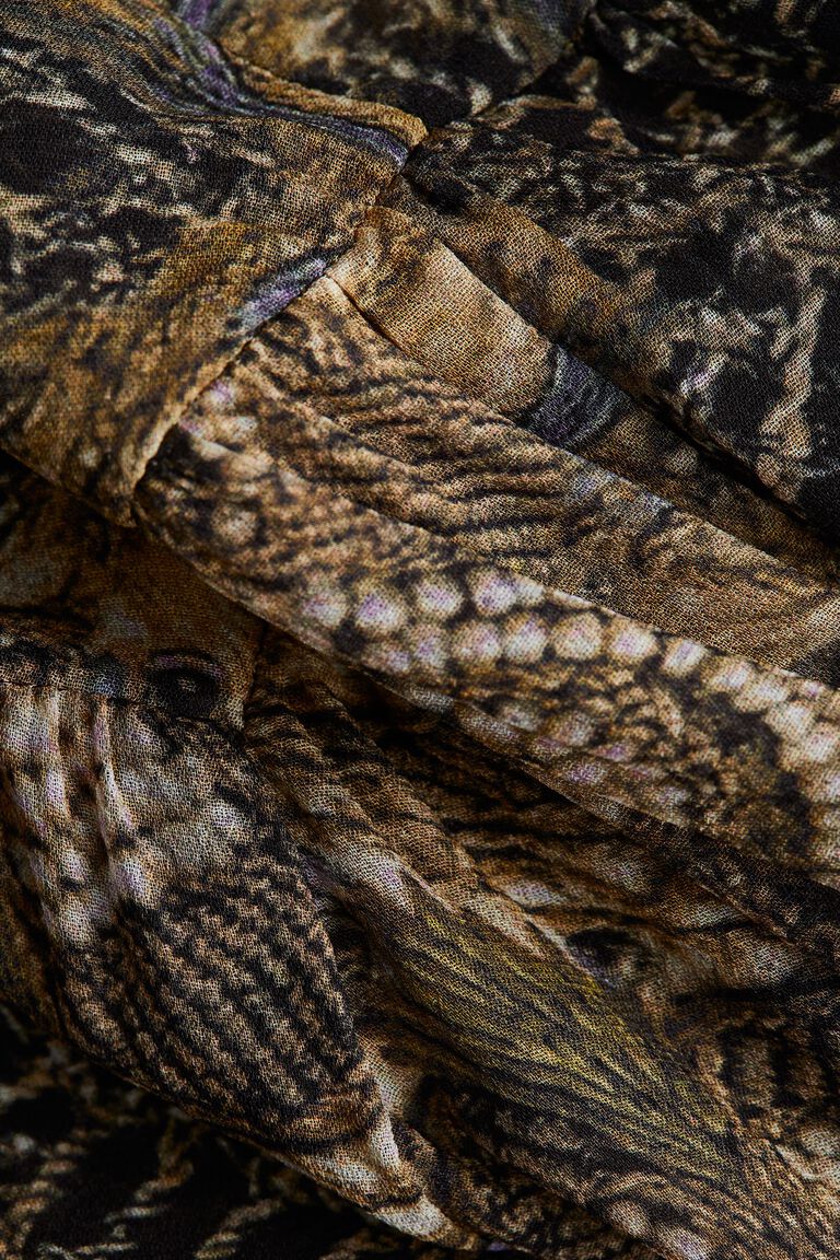 Blus bermotif