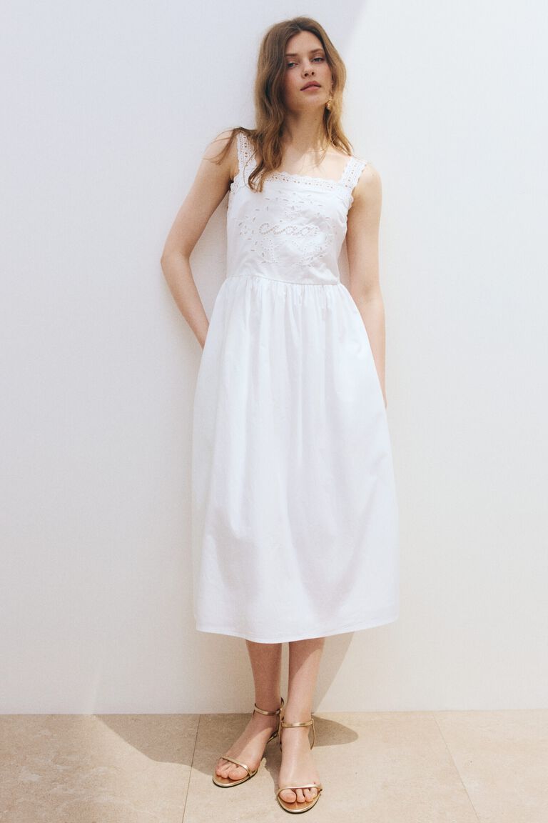 Gaun katun broderie anglaise