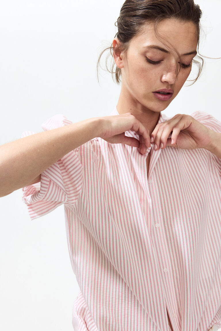 Blus dengan lengan puff
