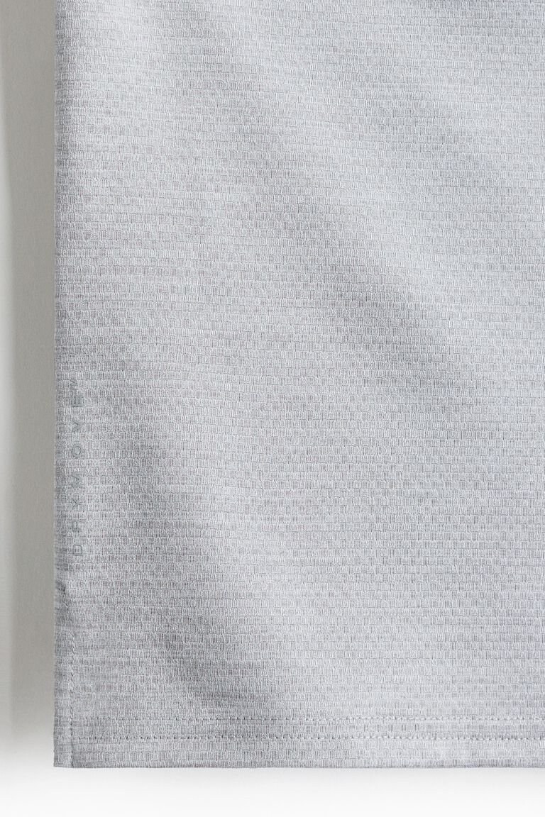 Kaos olahraga mesh dengan teknologi DryMove™